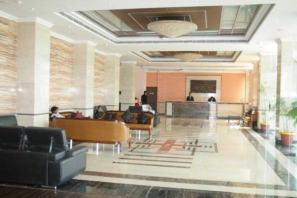 נוידה Hotel Saffron Kiran מראה חיצוני תמונה