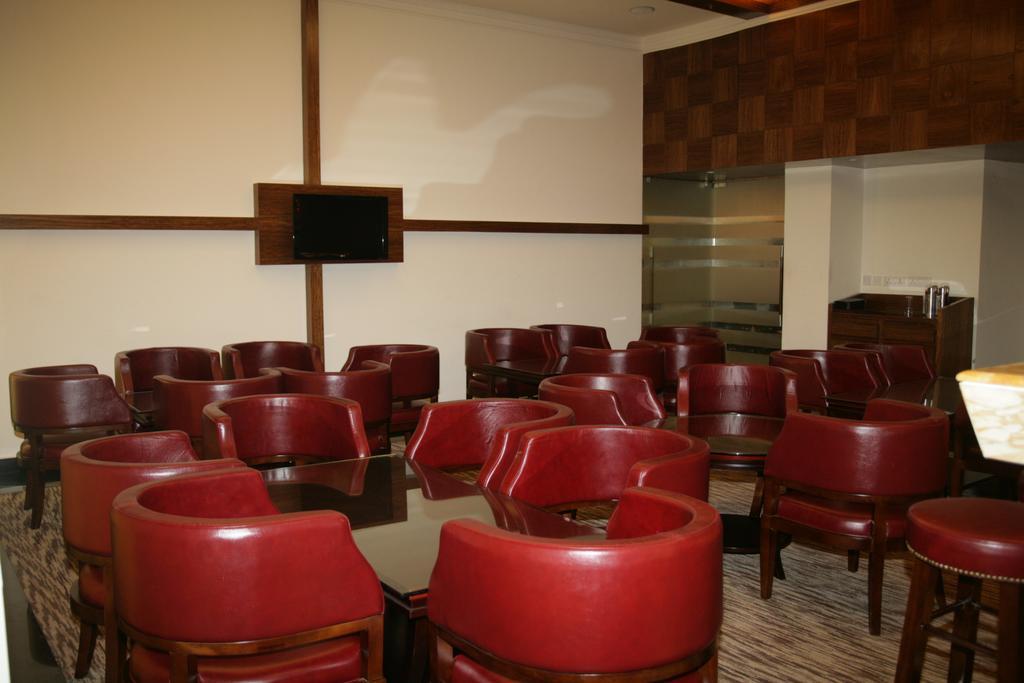 נוידה Hotel Saffron Kiran מראה חיצוני תמונה