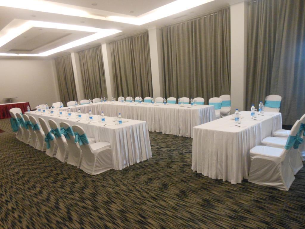 נוידה Hotel Saffron Kiran מראה חיצוני תמונה