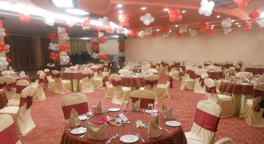 נוידה Hotel Saffron Kiran מראה חיצוני תמונה